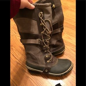 Women’s Sorel waterproof boots size 9